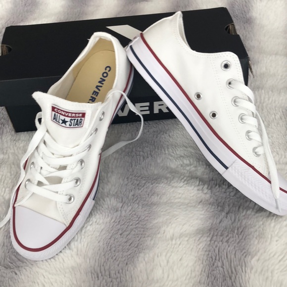 sold** Converse sneakers size 9 - Picture 2 of 4